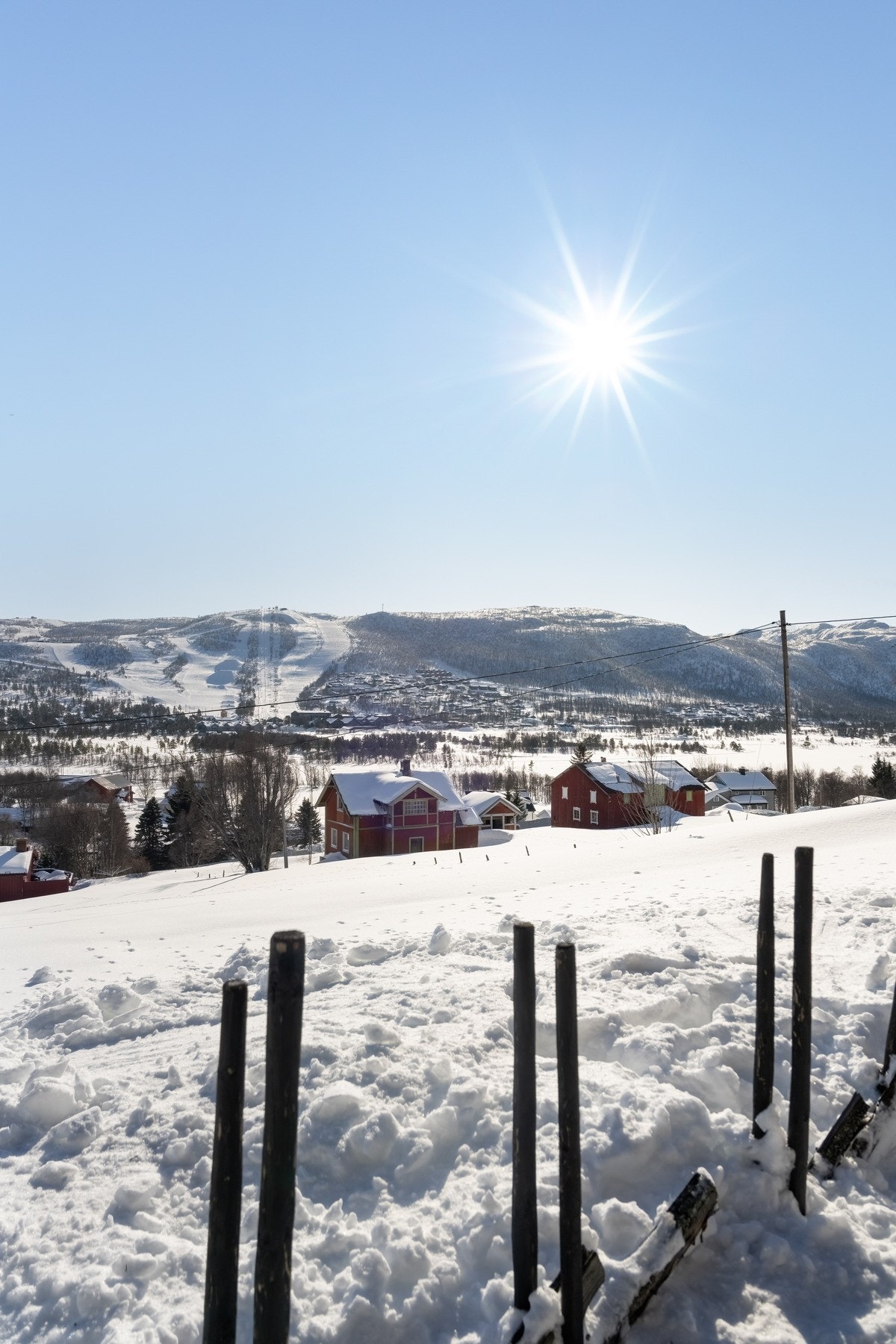 Terrassen har flott skigard og utsikt mot Vestlia Galleribilde