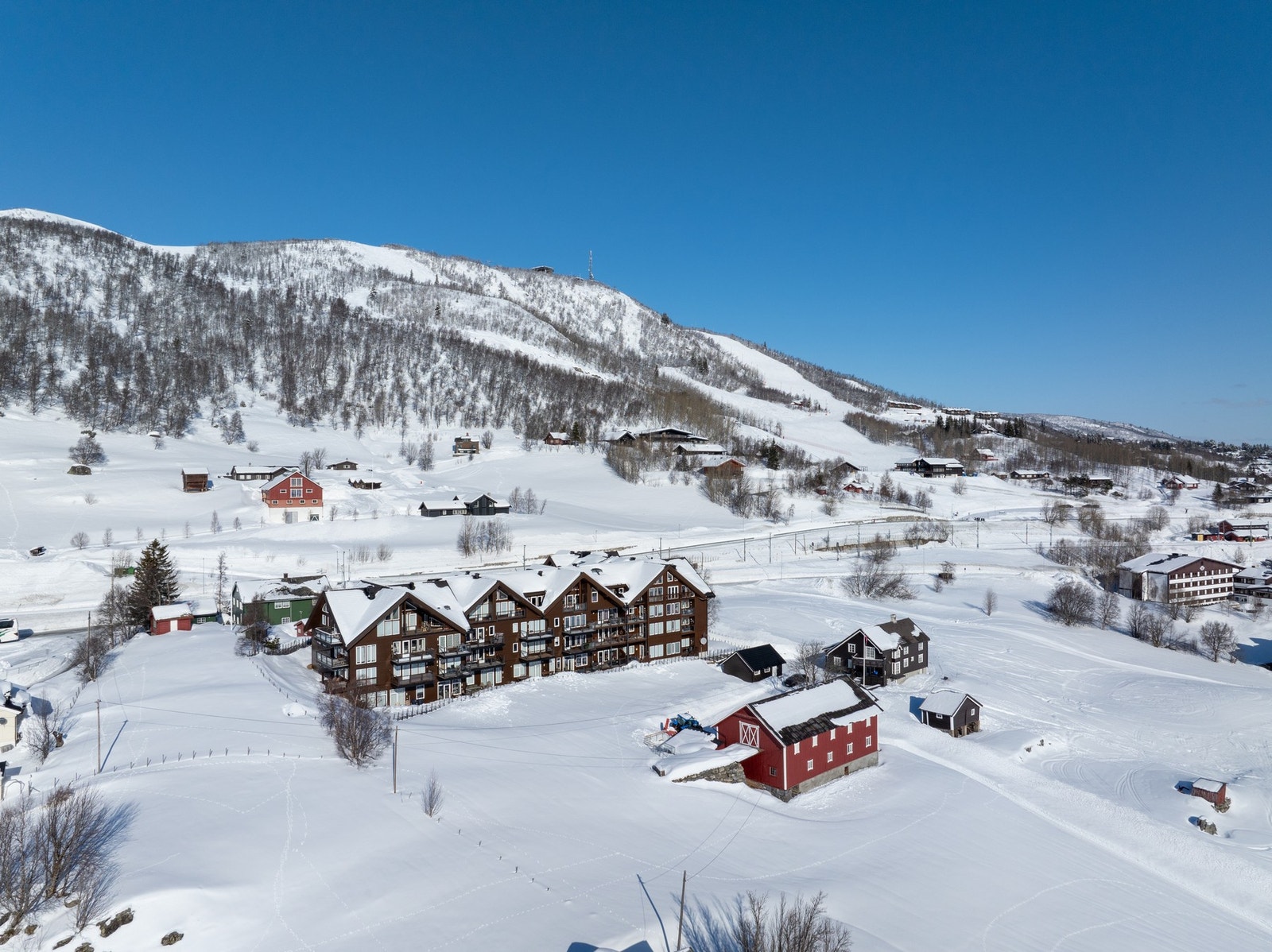 Eiendomsmegler MNEF/Partner/Økonom - Ådne Holestøl Hognerud ønsker velkommen til Gamlevegen 16 (Foto: Terje Bjørnsen) Galleribilde