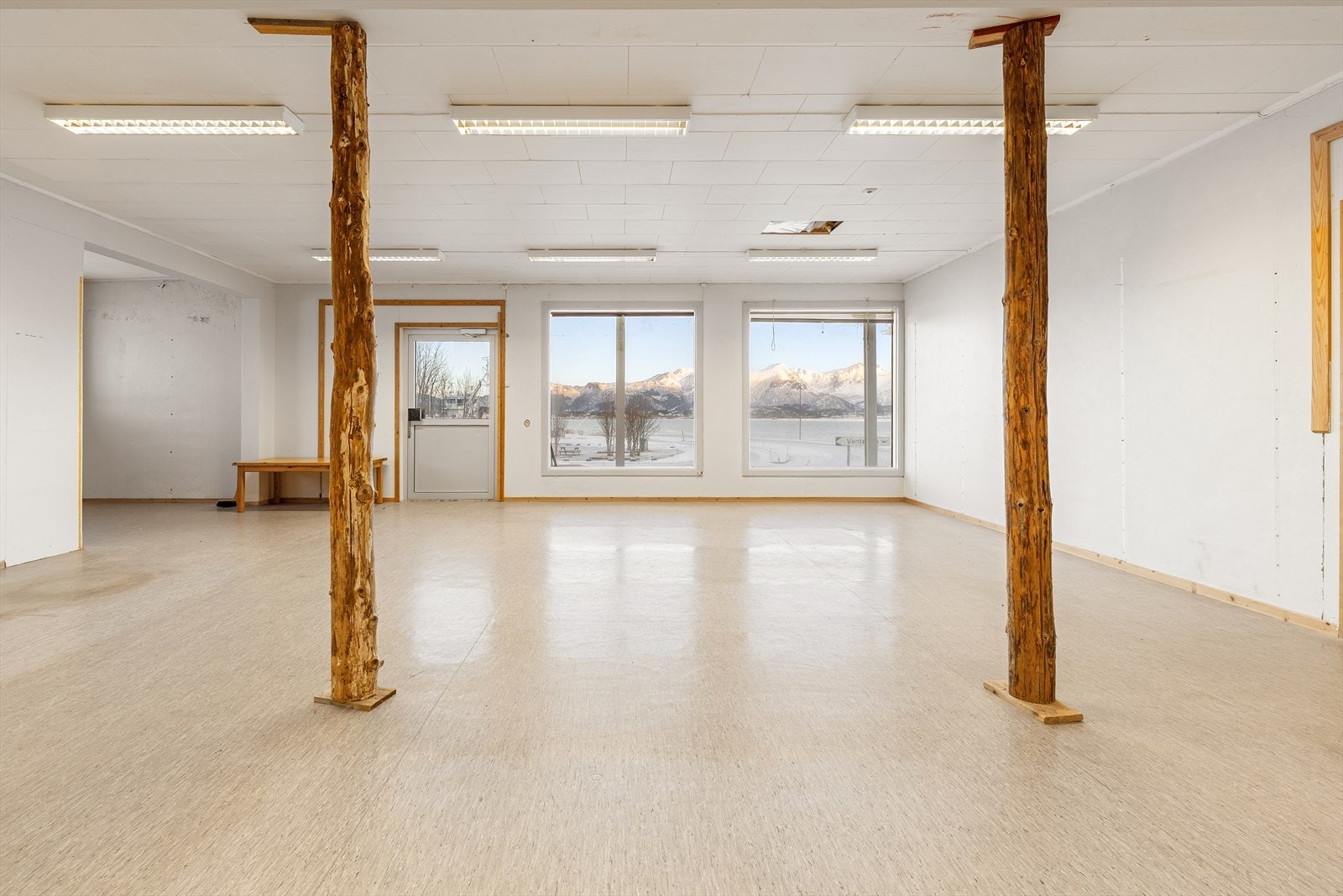 Flott utsikt fra hovedrom i 1.etasje Galleribilde