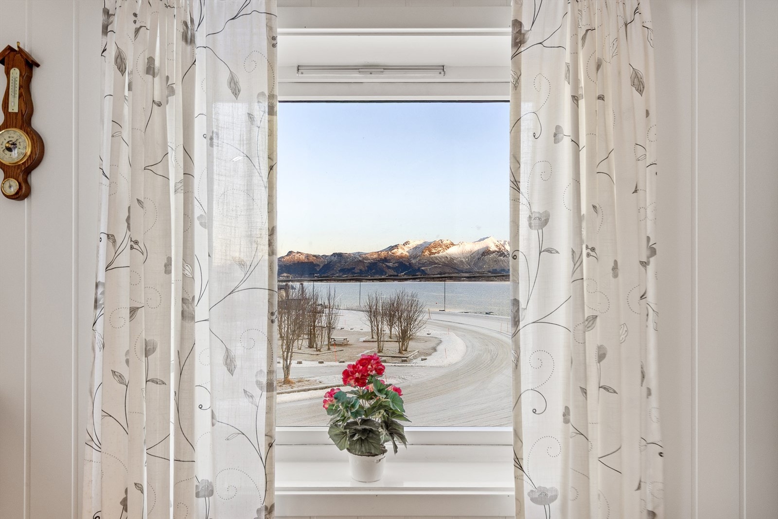 Fra spisestuen har du svært god utsikt Galleribilde