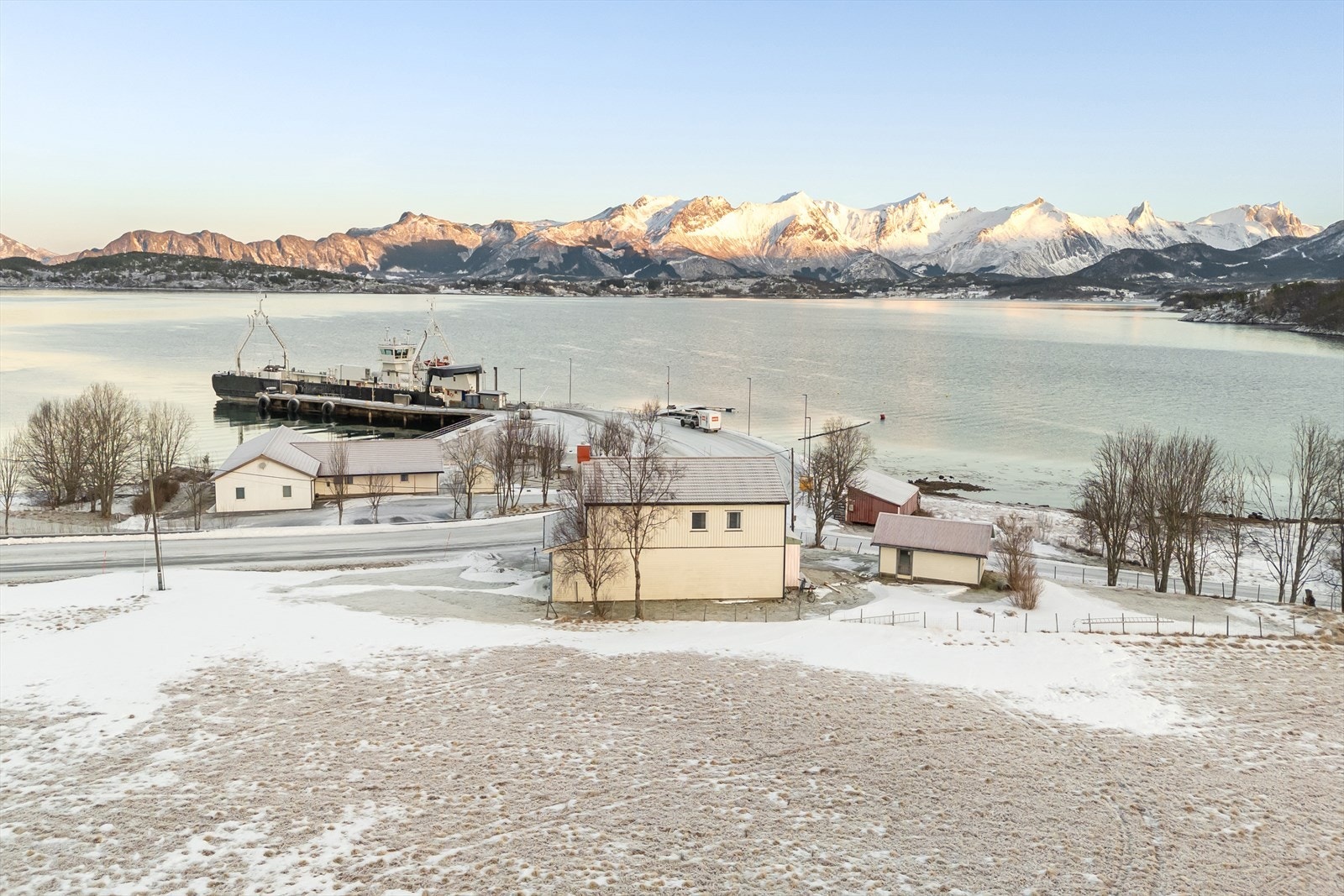 Kort vei til fergekai gjør det enkelt å komme seg til og fra Galleribilde