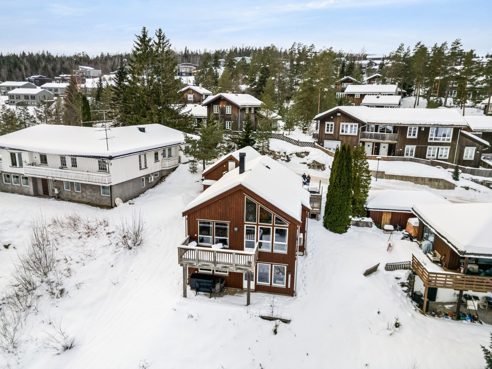 Eiendommen er oppført i 2013 og fremstår med gjennomgående god standard. Galleribilde