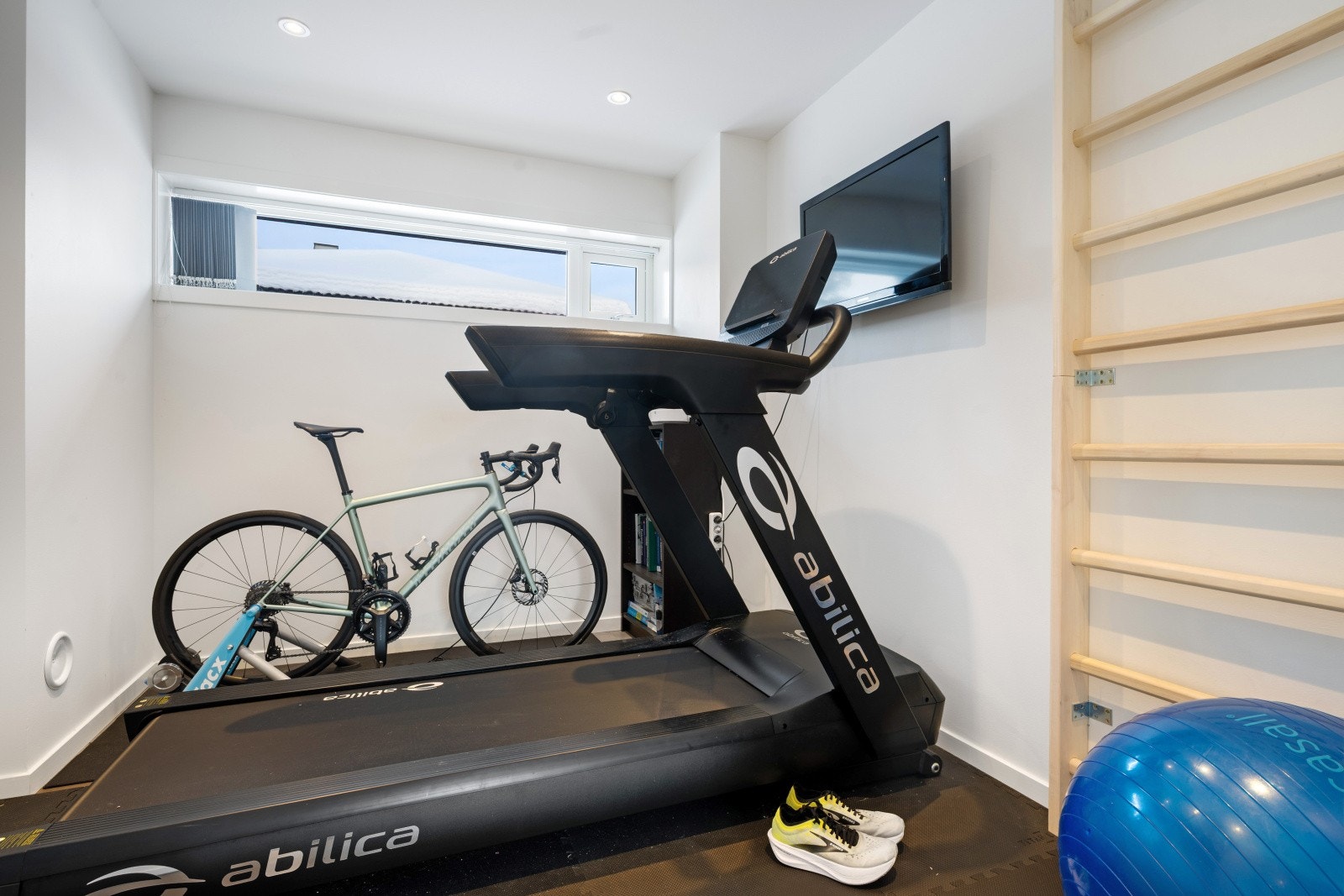 I underetasjen finnes også et ekstra rom som i dag benyttes som treningsrom. Galleribilde