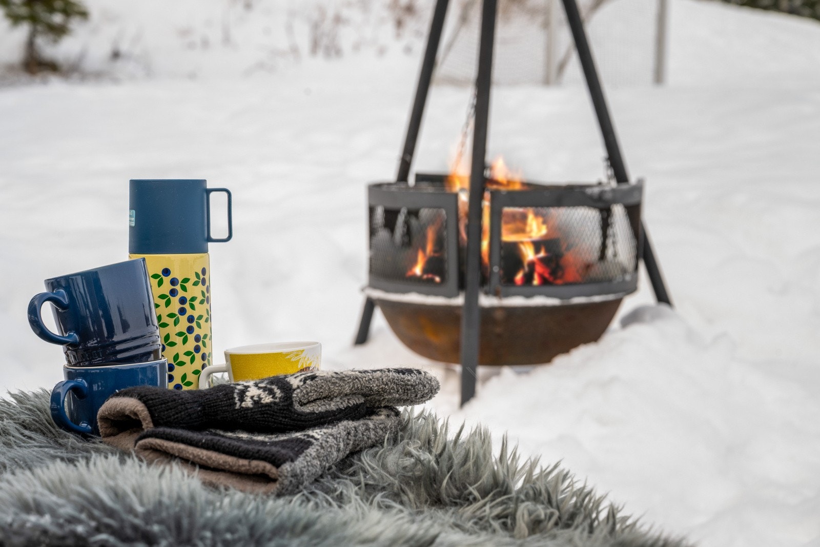 Bålpannen tilhører selger og er ikke fast plassert på lekeplassen. Galleribilde