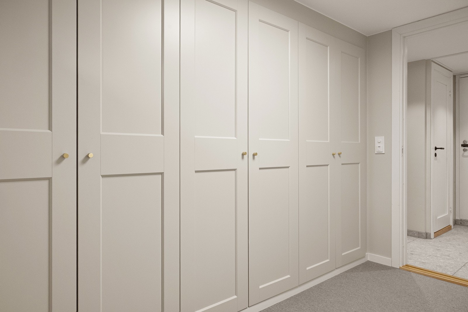 Her er det også rikelig med garderobeplass Galleribilde