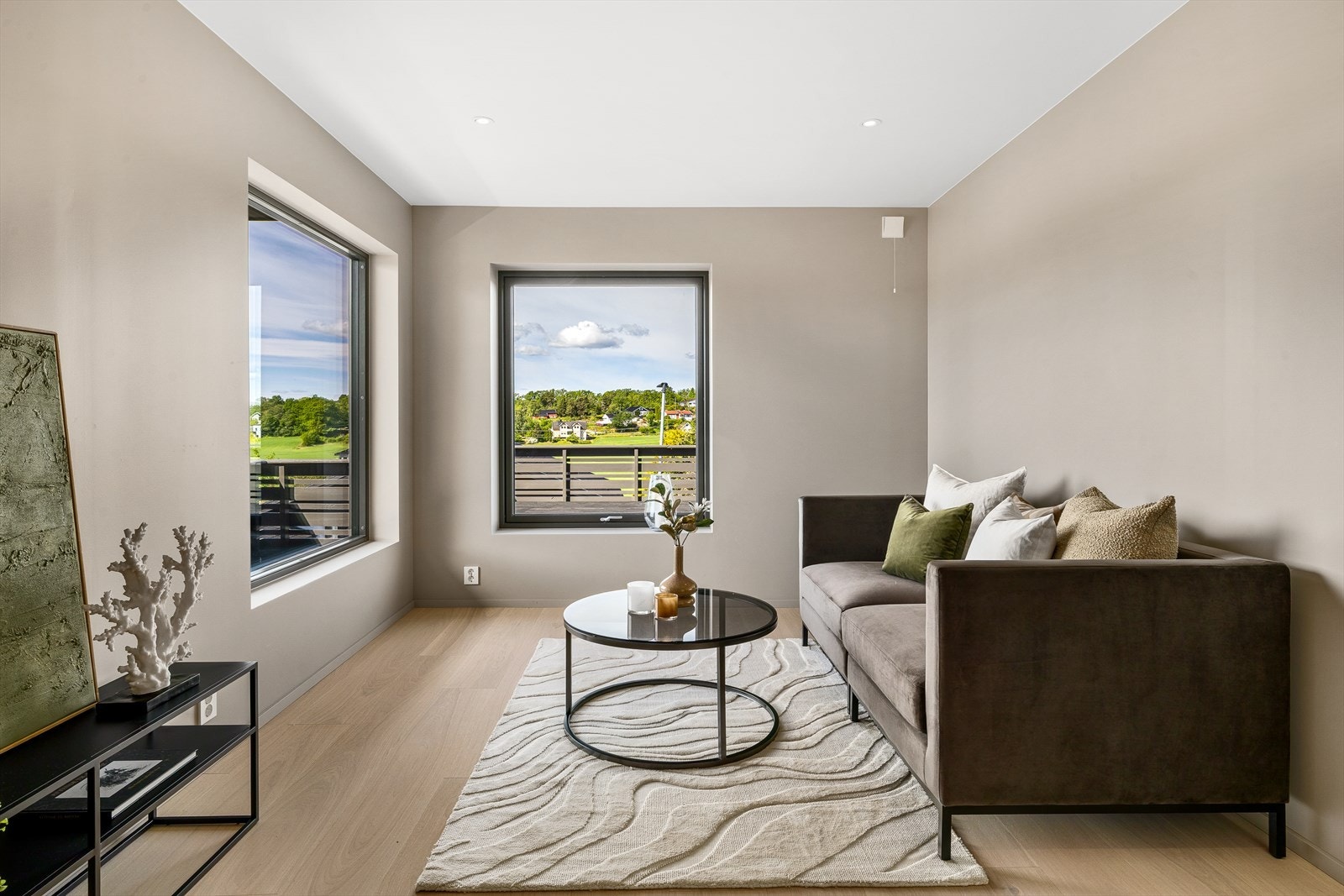 "I denne etasjen finner du også en mindre stue, som med fordel kan benyttes som hjemmekontor, TV-stue eller et ekstra soverom. Galleribilde