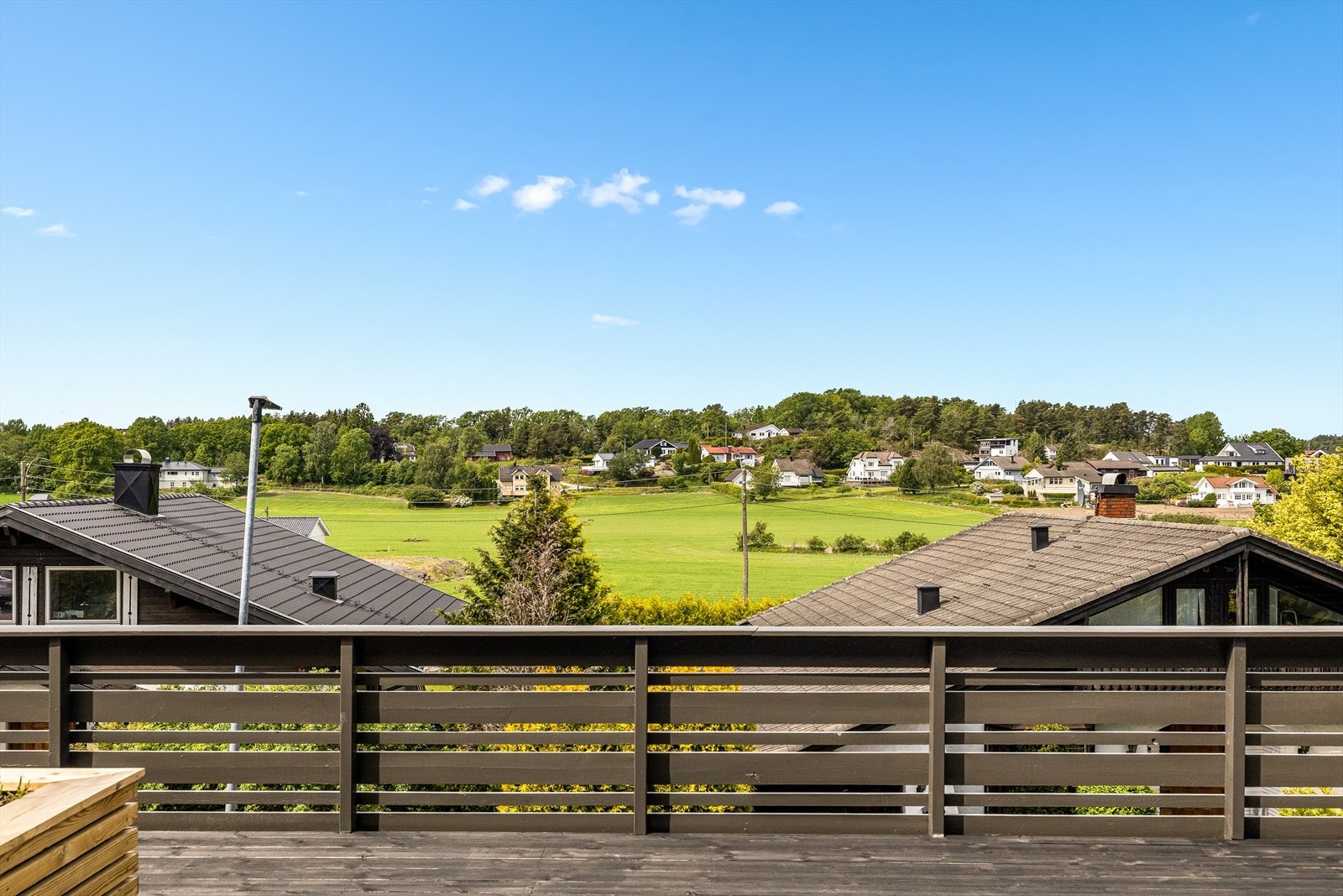 I tillegg byr terrassen på en vakker utsikt over nærområdet. Galleribilde