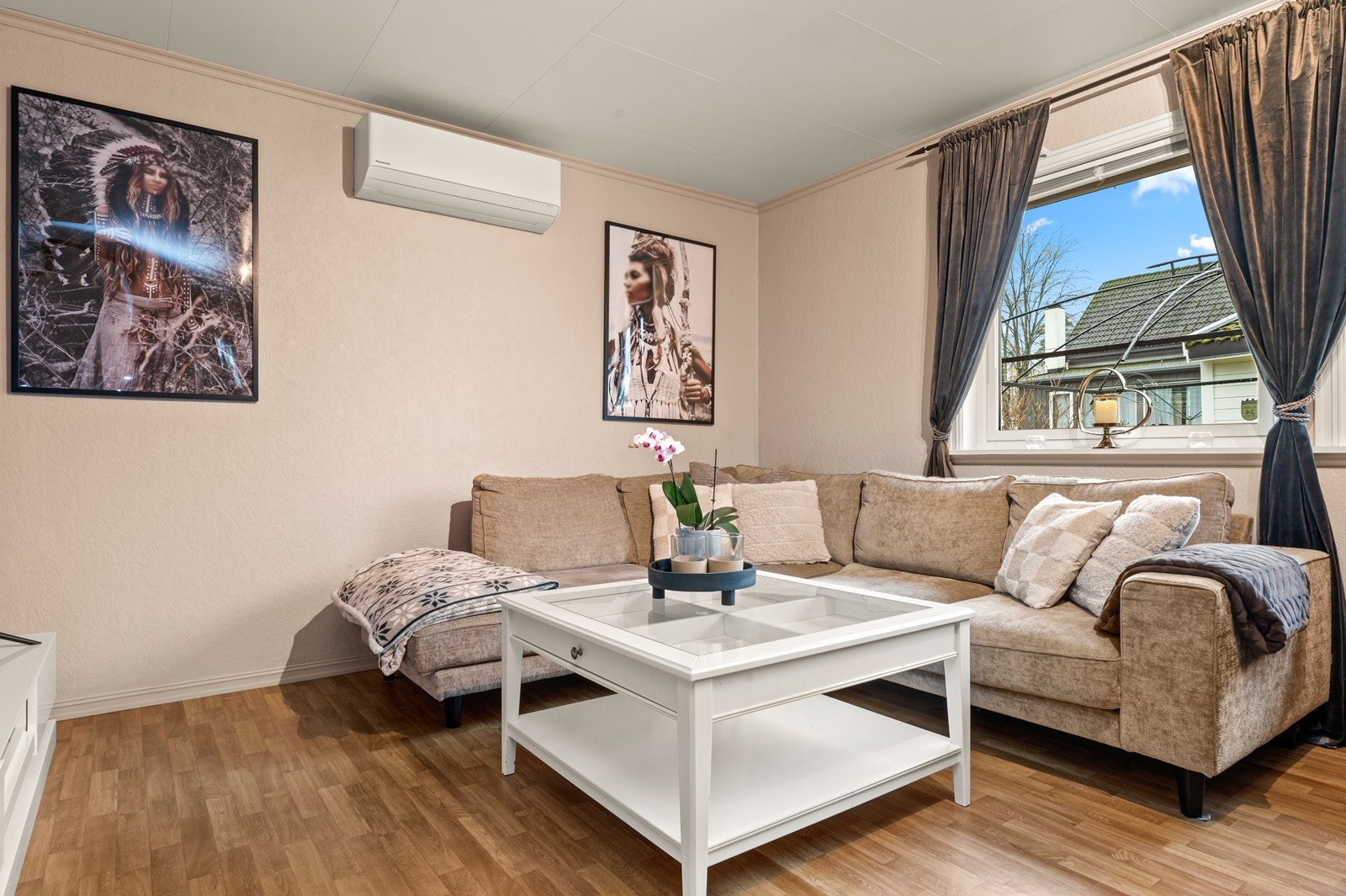 Det er varmepumpe i stuen som sikrer godt oppvarming. Galleribilde