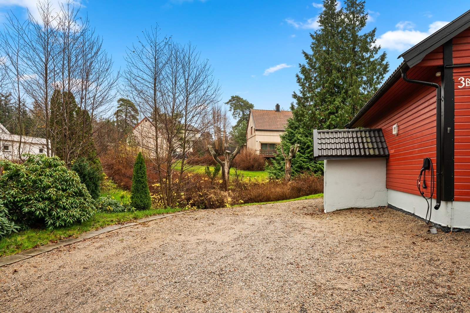 Fra gårdsplassen er det også utvending inngang til kjelleren. Galleribilde
