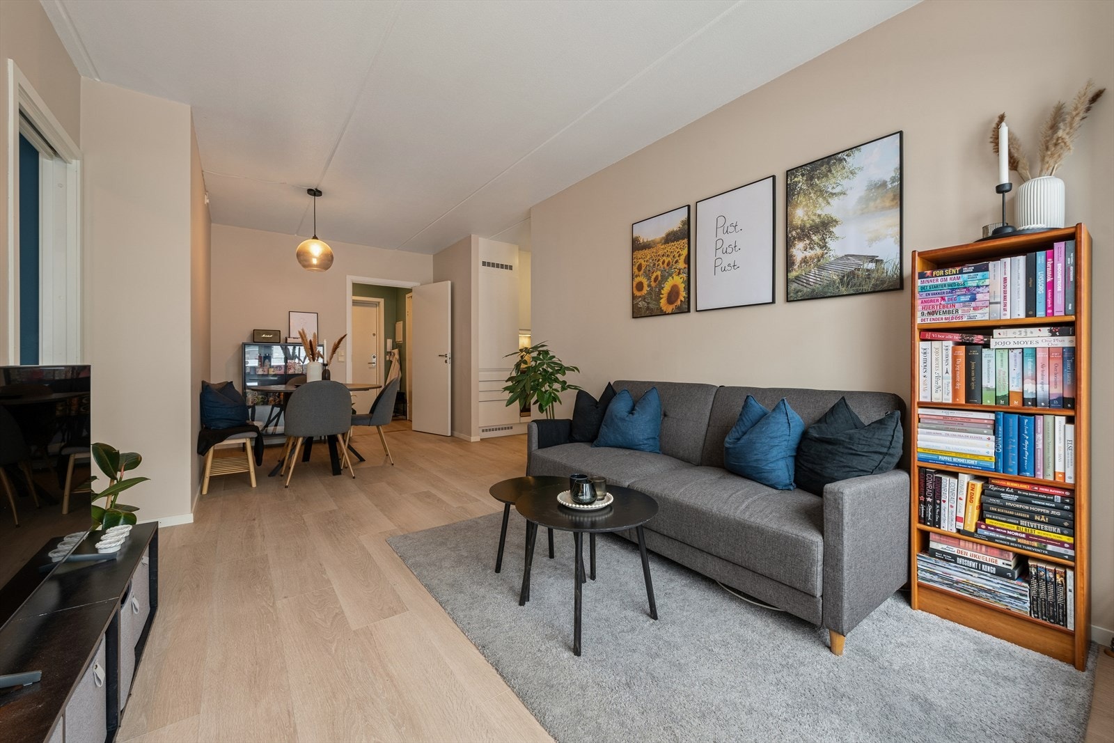 Nyere enstavs laminatgulv i en behagelig nyanse. Galleribilde