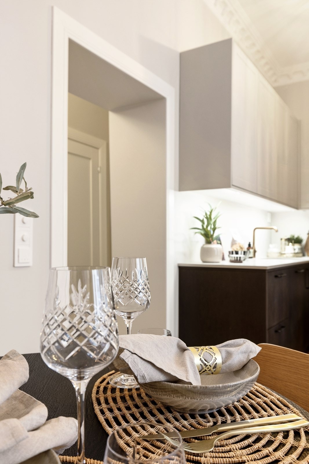 Sone for spisestue i tilknytning kjøkkenet. Galleribilde