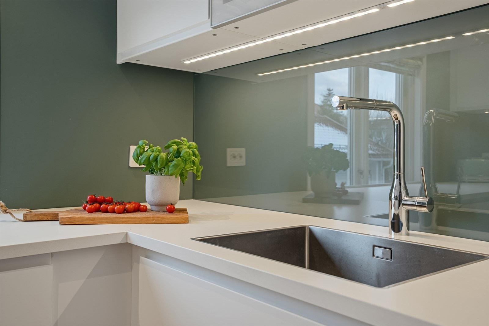 Et lekkert og tidløst kjøkken med gode løsninger. Galleribilde