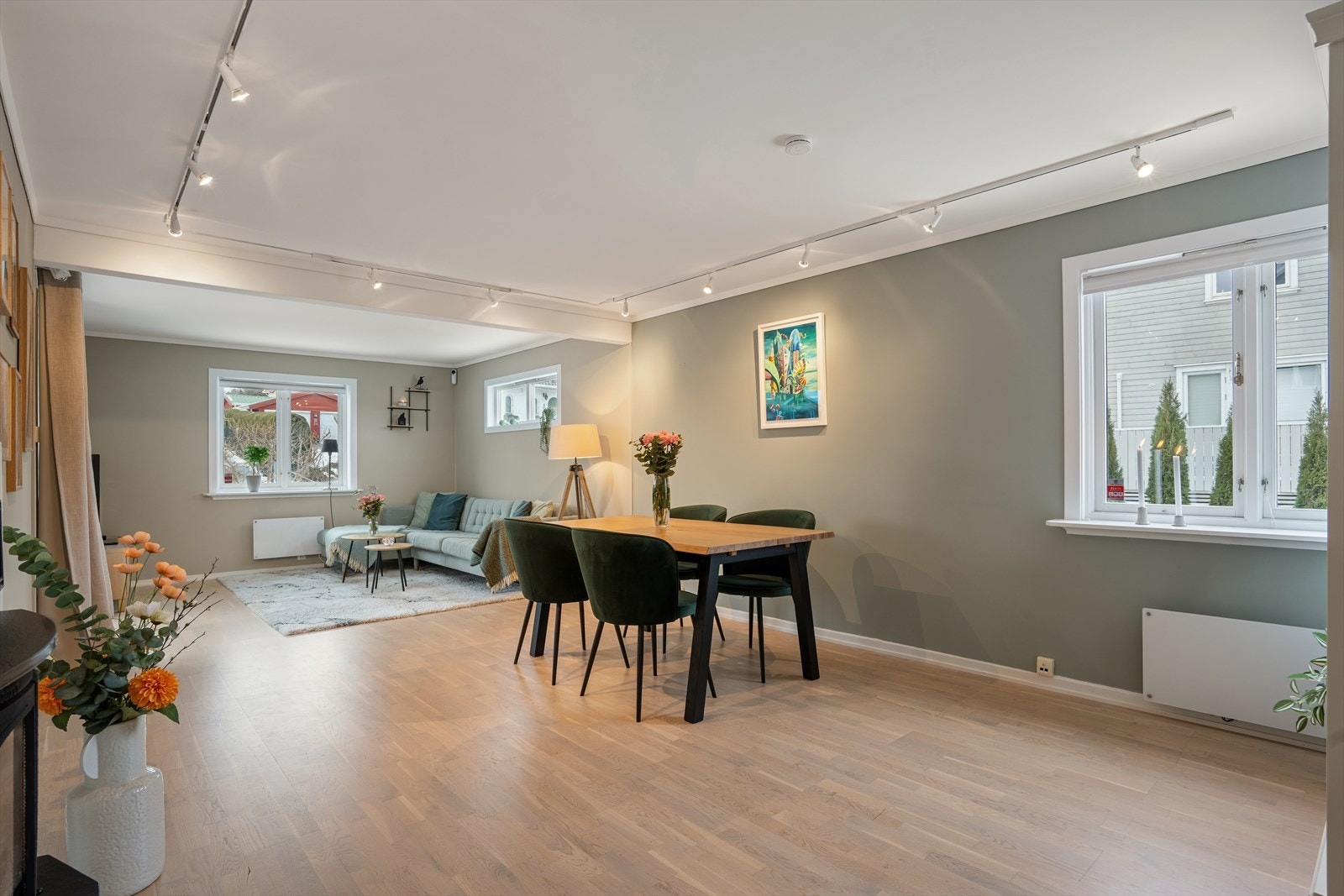 Dette er en lys, gjennomgående og lekker selveierleilighet med attraktiv beliggenhet på Solvang. Galleribilde