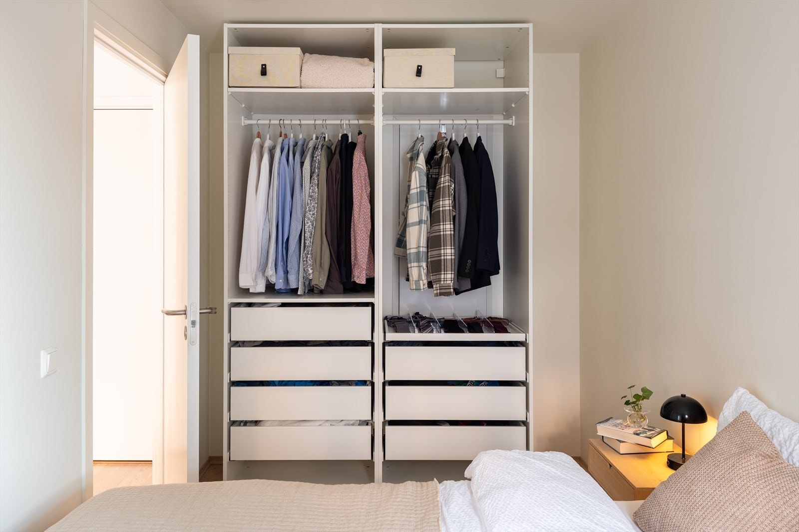 Garderobeløsningen medfølger handelen. Galleribilde