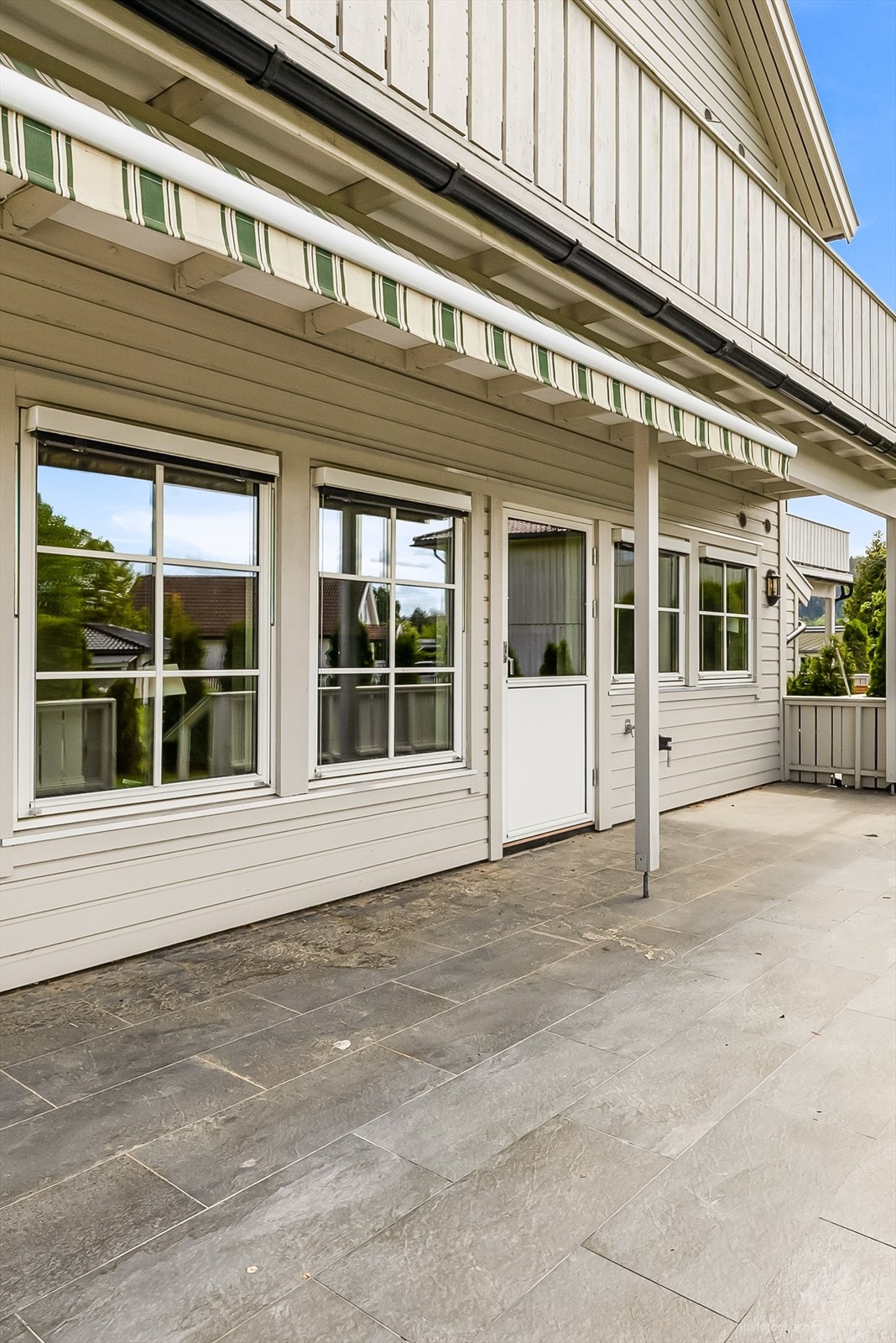 Montert markise for solskjerming Galleribilde