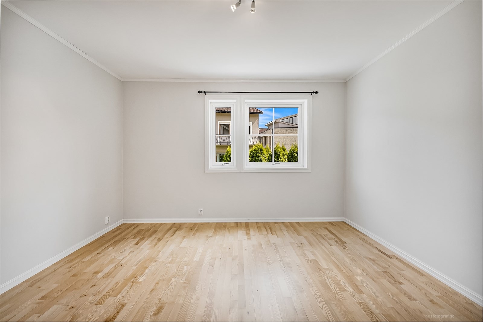 Soverom nr 2 med lys og luftig atmosfære Galleribilde