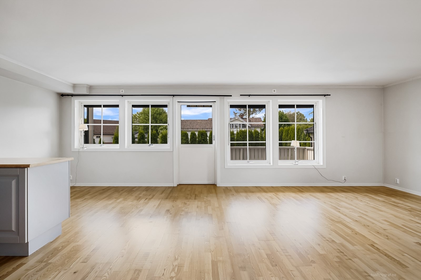 Når du trer inn i denne boligen, vil du merke den åpne og luftige atmosfæren Galleribilde