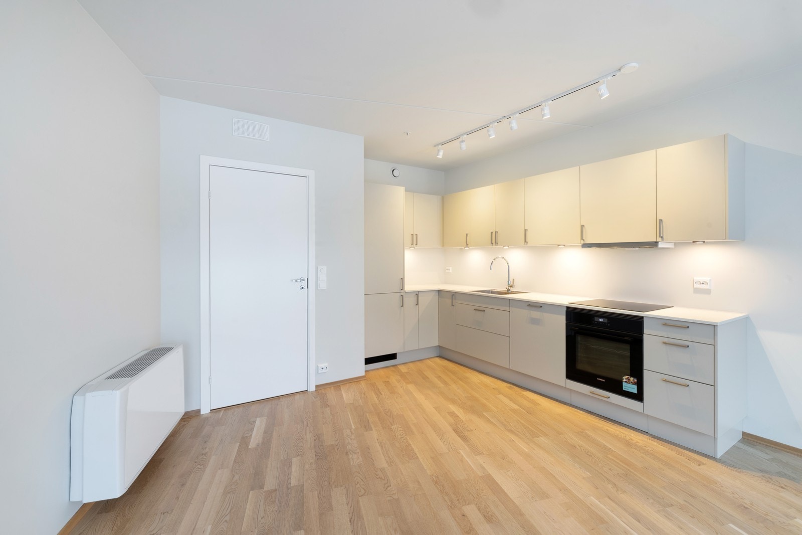 Leiligheten et utstyr med balansert ventilasjon med varmegjennvinning og videre oppvarmet med fjernvarme. Galleribilde