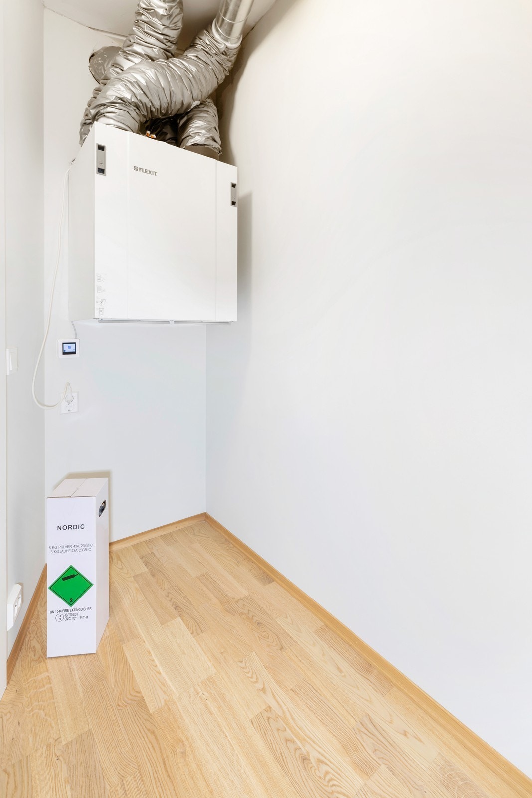 I den innvendige boden finner du leilighetens ventilasjonsanlegg. For øvrig er rommet velegnet som både bod og garderrobe. Boden er ca. 3,4 kvm. Galleribilde