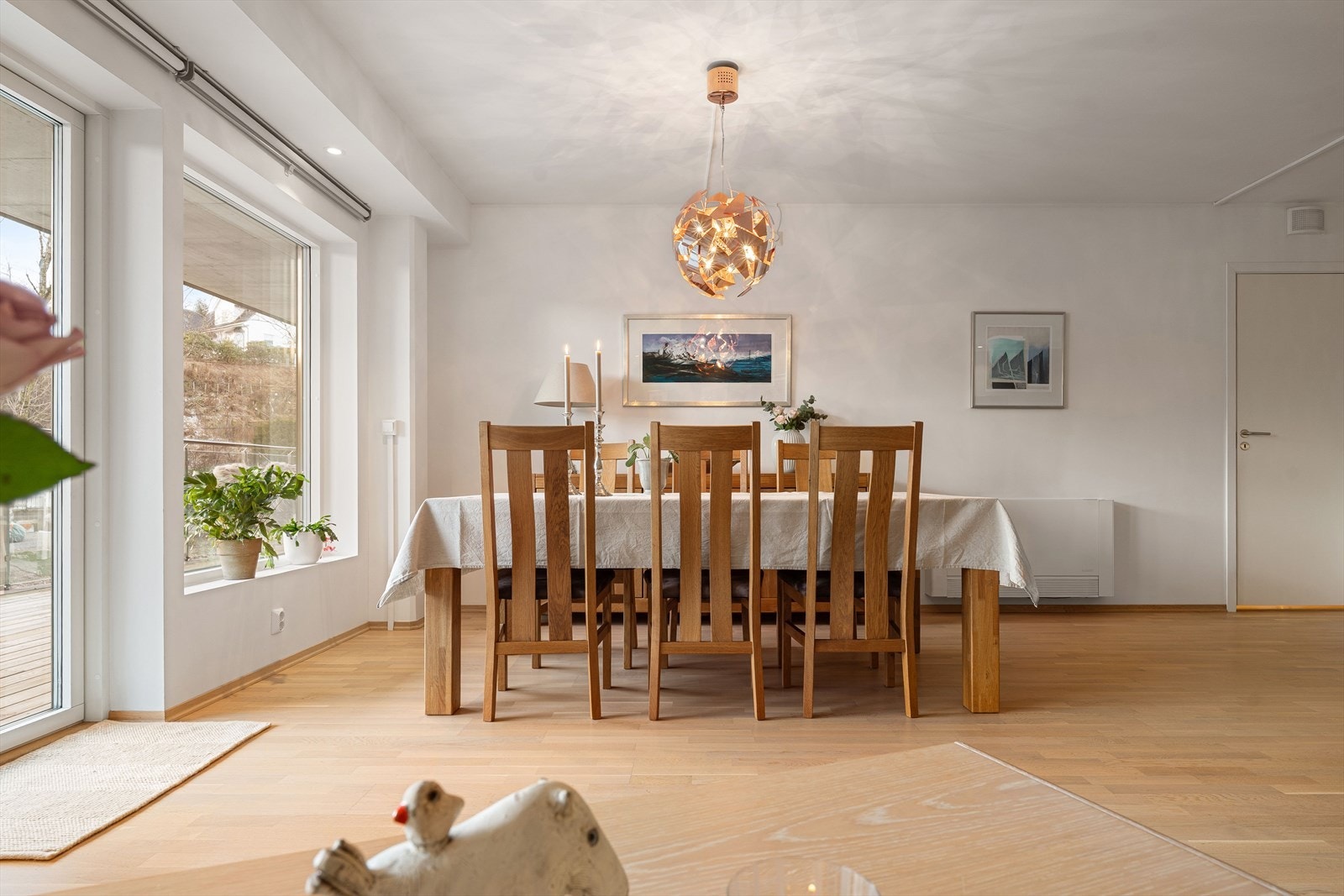 Den store stuen gir god plass til å møblere etter egne ønsker og behov Galleribilde