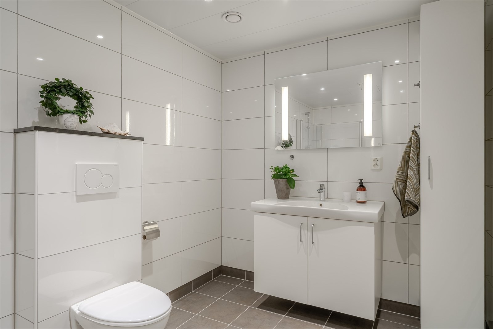 Leiligheten har 2 flotte og romslige bad Galleribilde