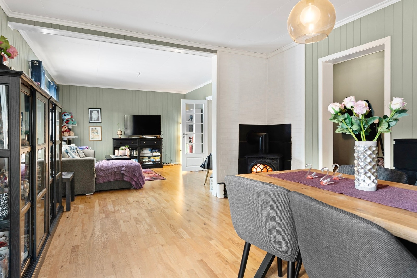 Vedovn som varmer godt på en kald vinterdag Galleribilde