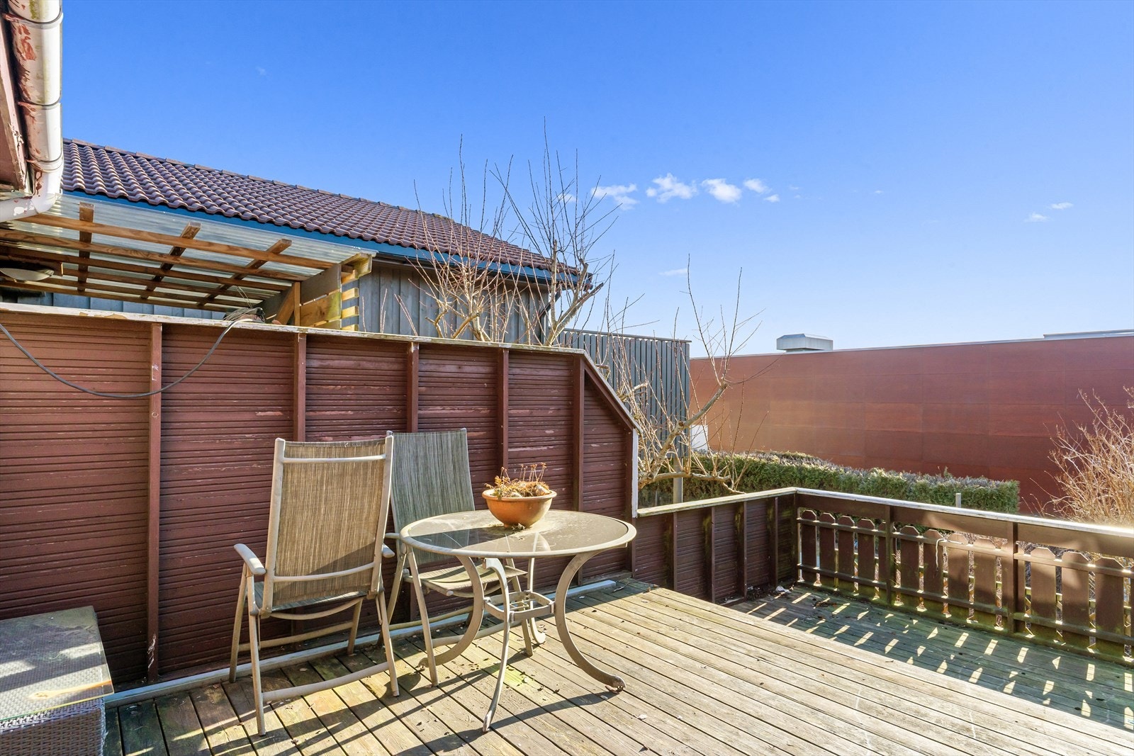 Sørvendt og skjermet terrasse. Galleribilde