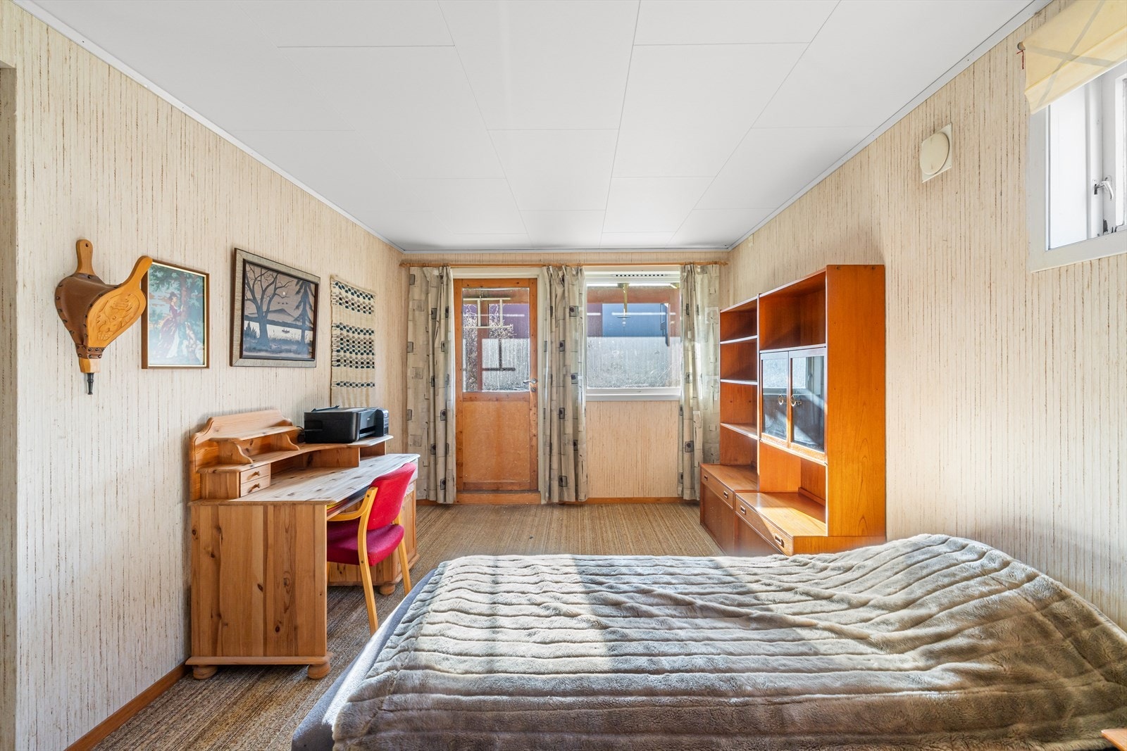 Kjellerstue. Utgang til hagen. Galleribilde