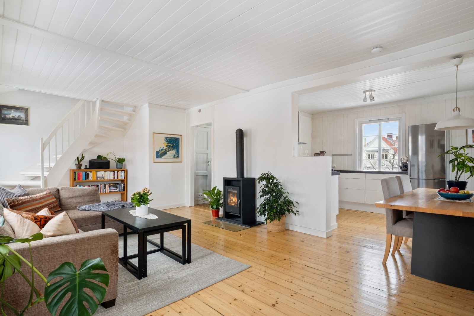 Husets fasade har nylig fått full oppussing med ny kledning og tak. Galleribilde