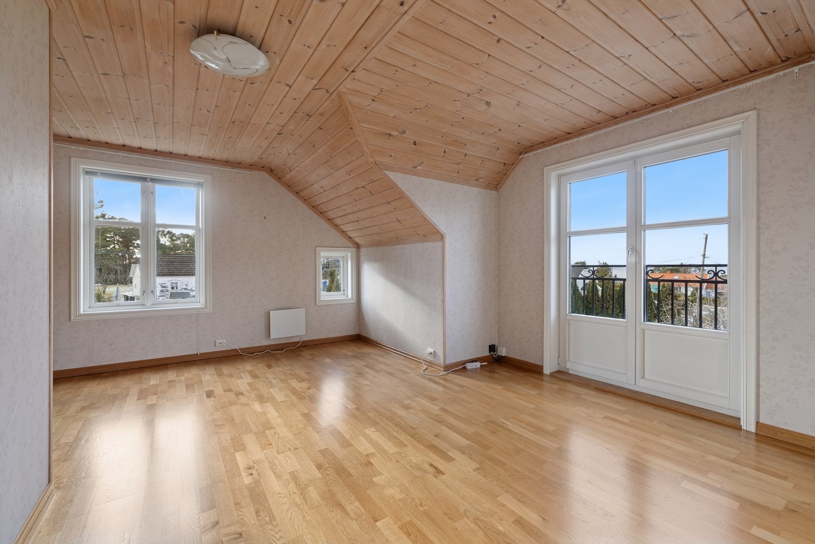 Hovedsoverommet har svært god størrelse med plass til dobbeltseng og ønsket møblement. Galleribilde