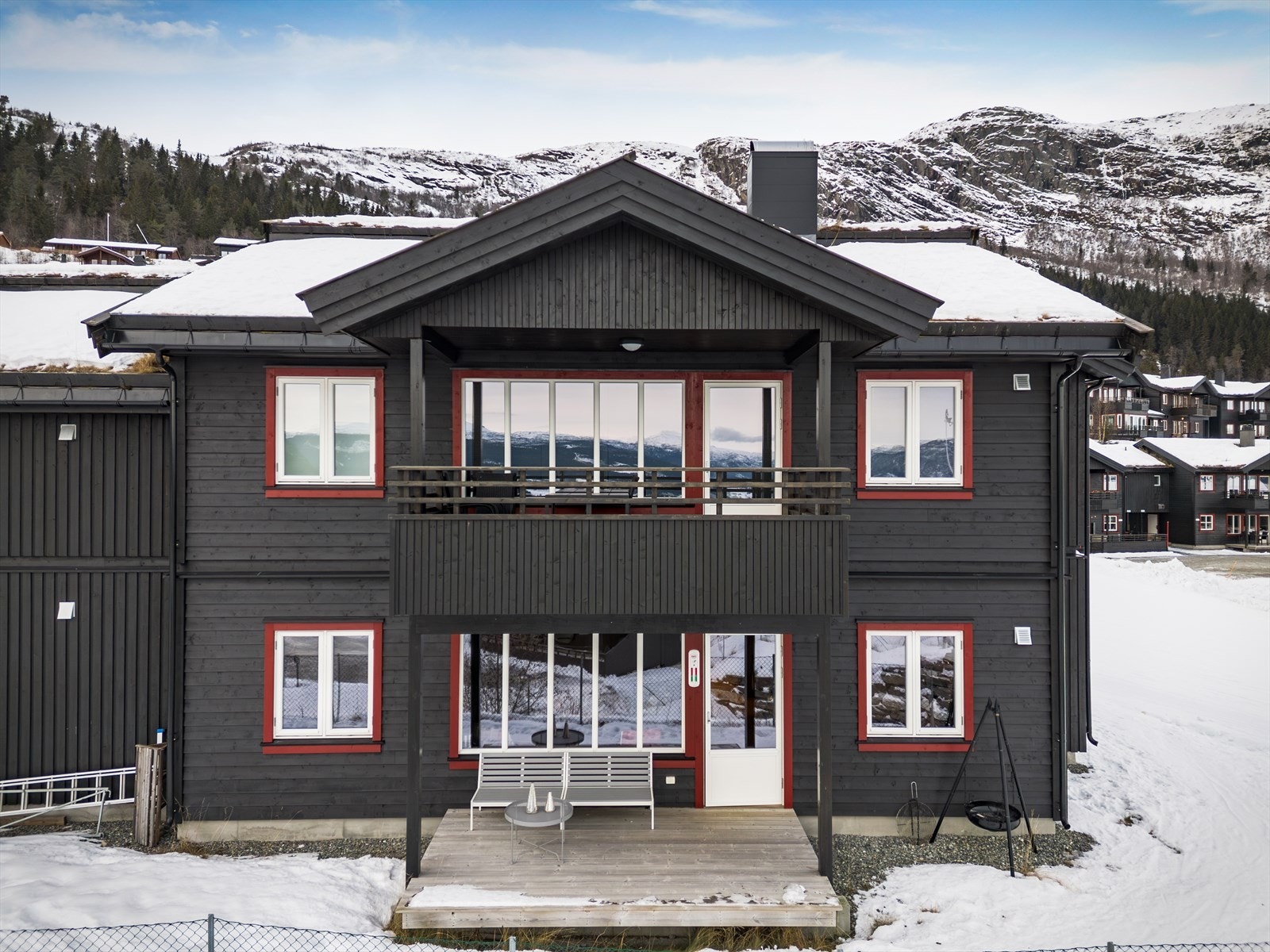 Har du spørsmål til eiendommen eller passer ikke oppsatt visning? Ta kontakt med eiendomsmegler på tlf eller e-post. Galleribilde