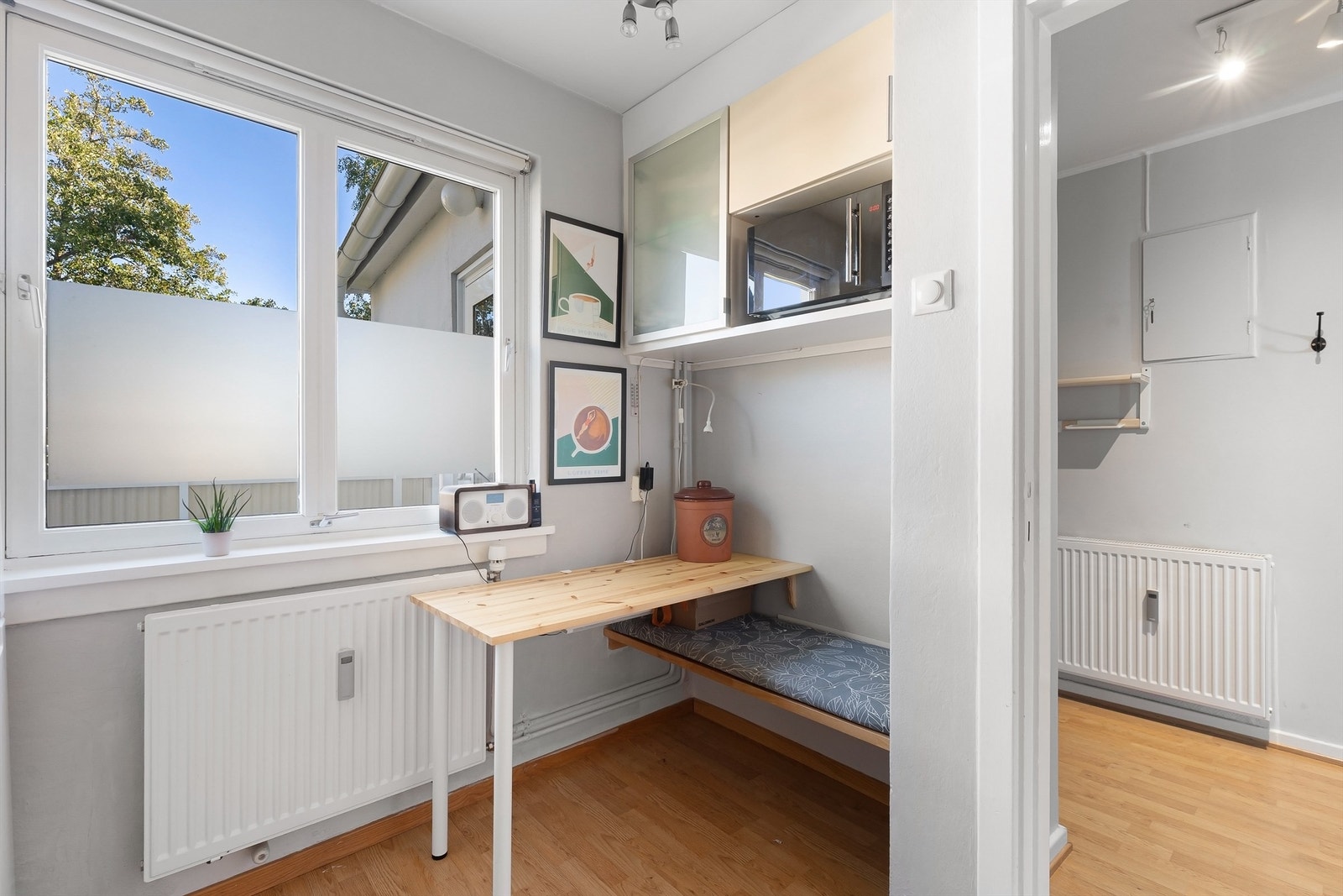 En smart, plassbygd krok som kan fungere som en liten arbeidsstasjon. Galleribilde