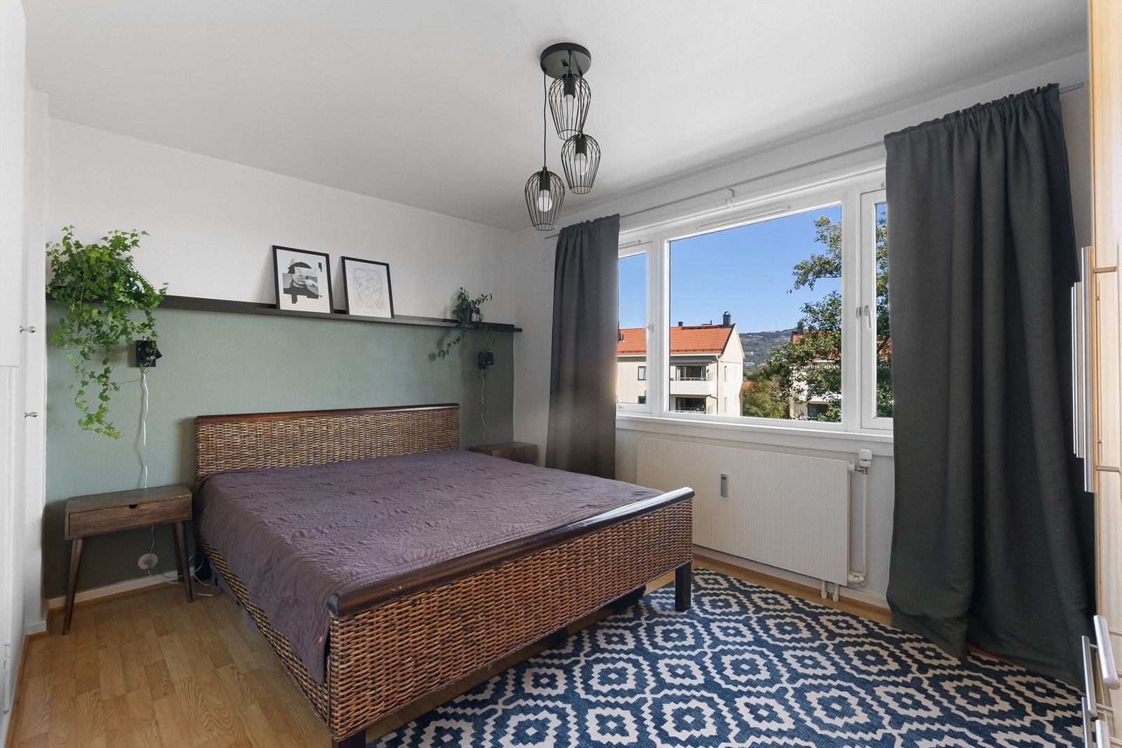 Hovedsoverommet har god plass til dobbeltseng og garderobeløsning. Galleribilde