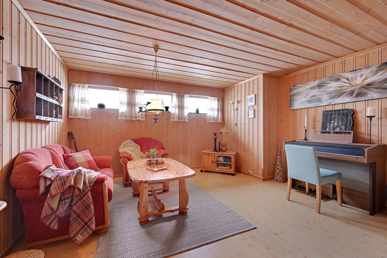 Hobbyrom i kjelleren som er slått sammen med garderobe for å danne en større kjellerstue (ikke omsøkt) Galleribilde