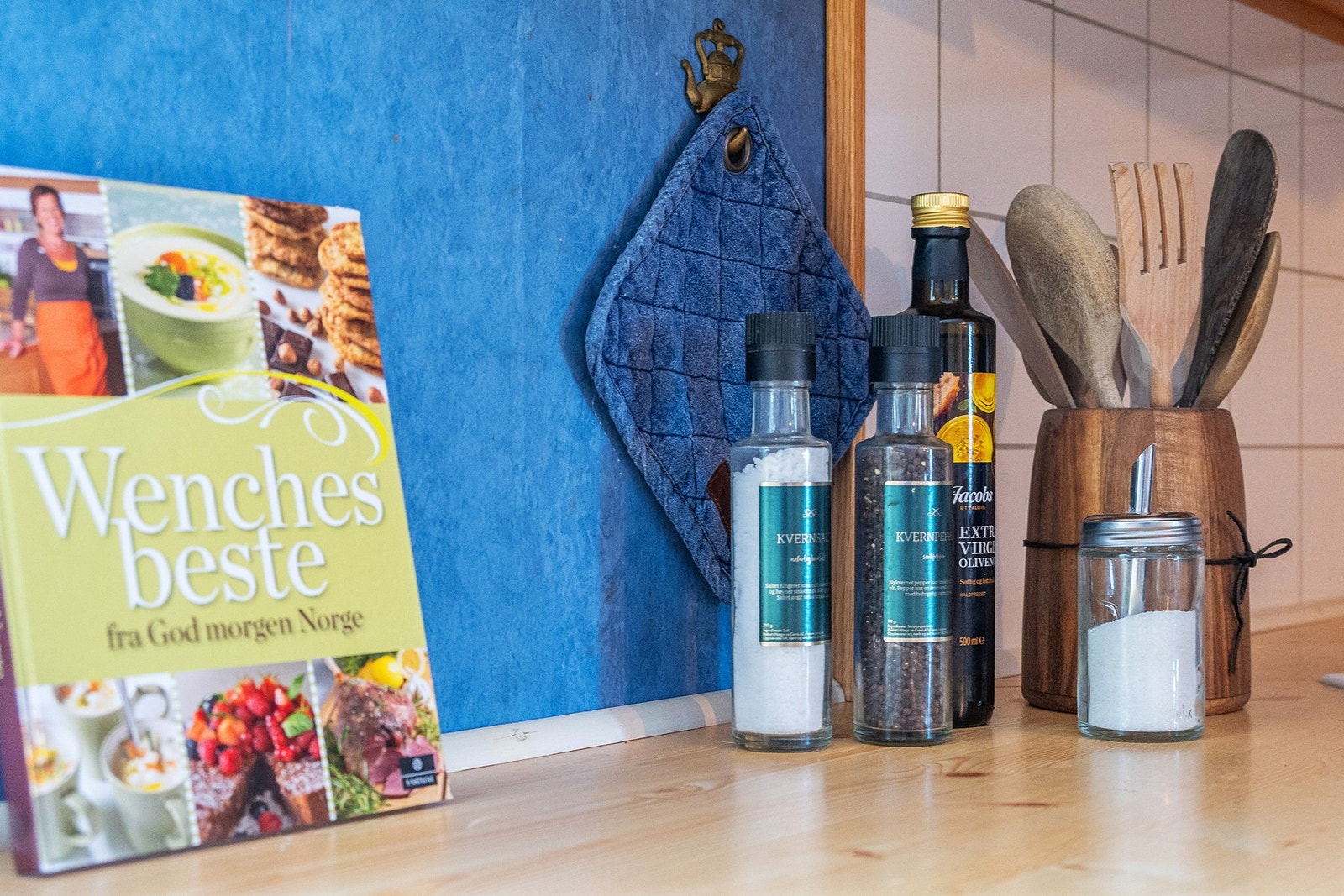 Her har man godt med skap og benkeplass for oppbevaring Galleribilde