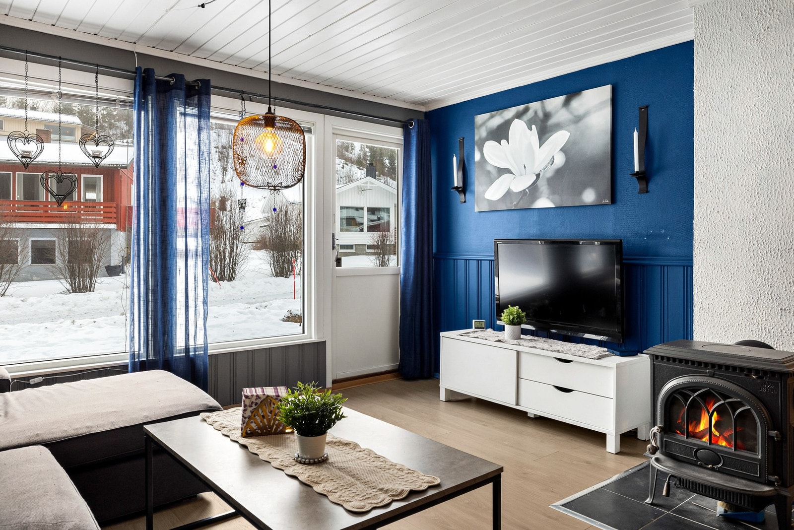 Fra stuen er det tilkomst til sørvendt terrasse Galleribilde