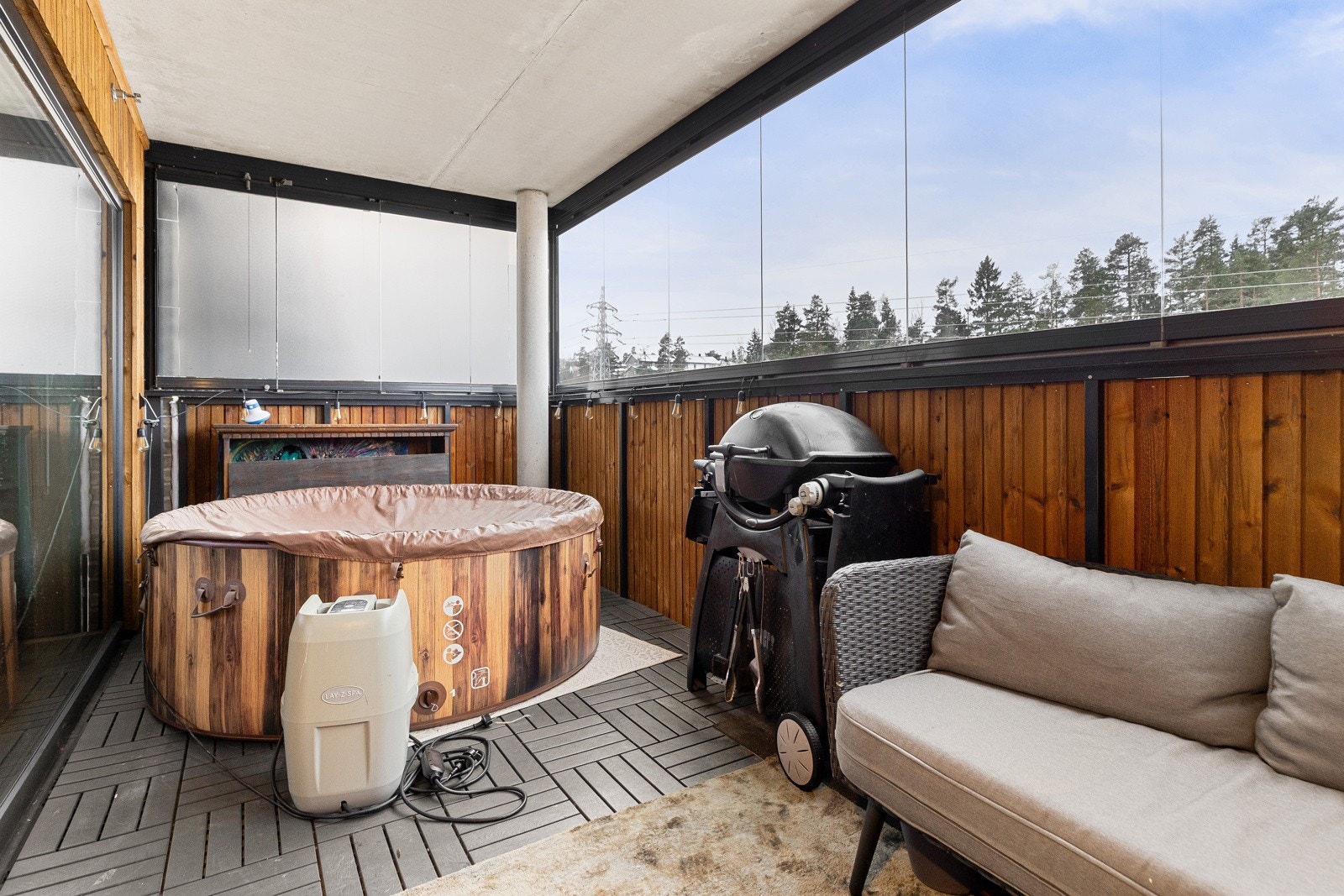 På balkongen kan du nyte kveldssolen Galleribilde