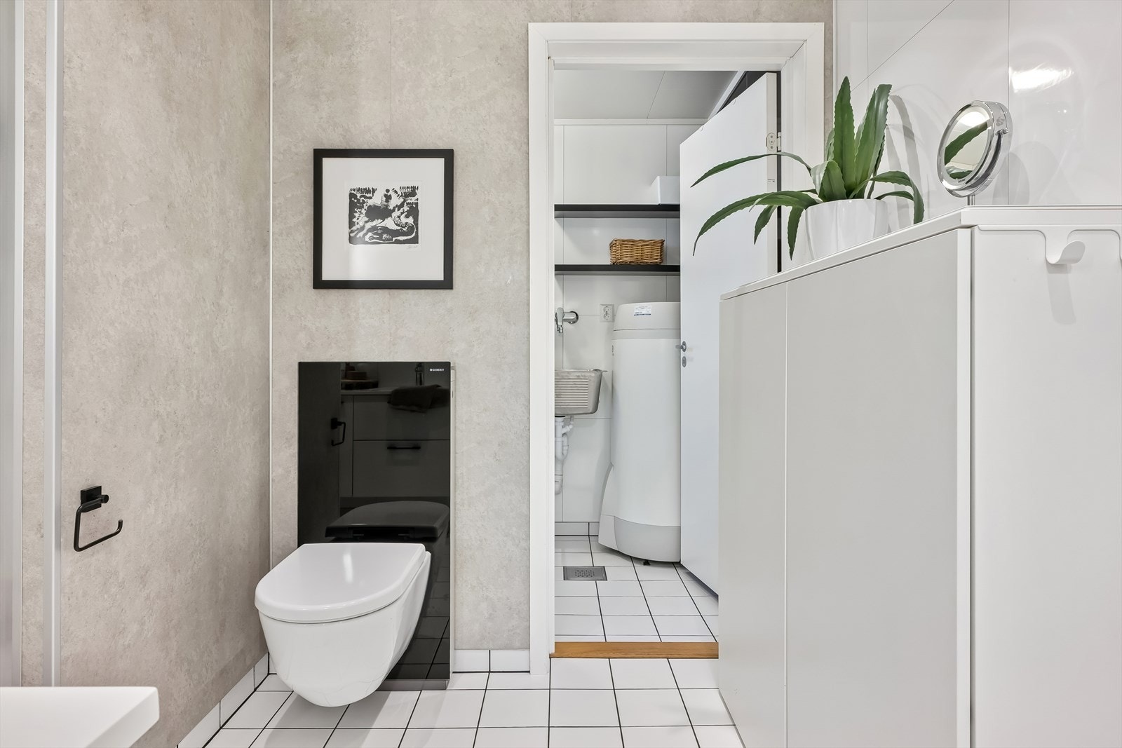 Bad med inngang til vaskerom Galleribilde