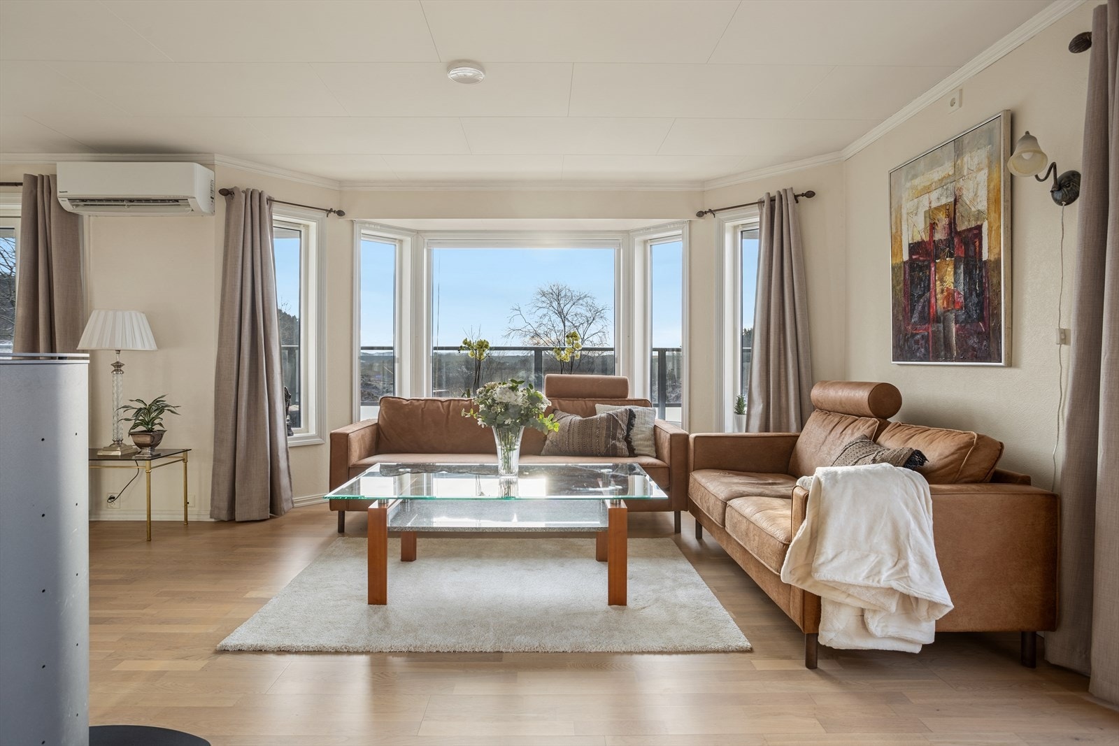 I 2022 ble det også montert varmepumpe, type "luft til luft" i stuen. Galleribilde