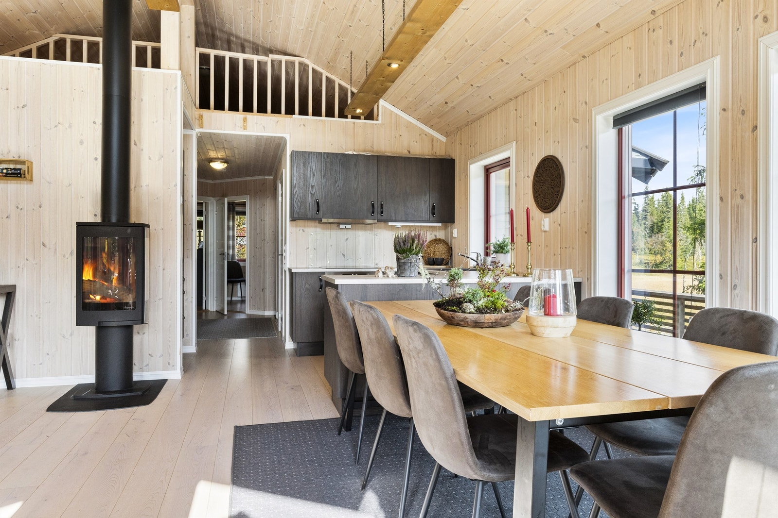 Gjennomgående rom som gir godt med lysinnslipp Galleribilde