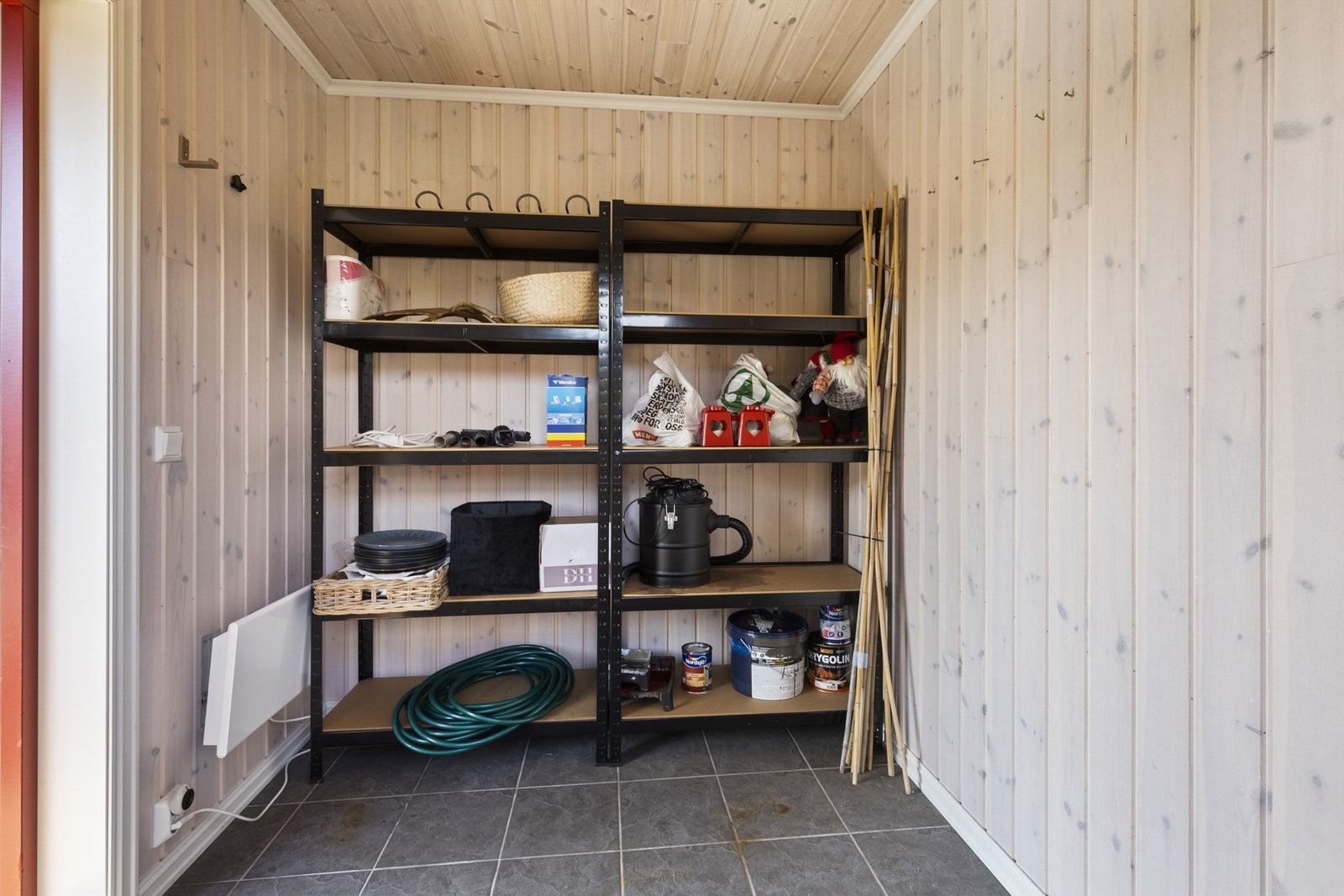 Tilgang til en utvendig bod i tilknytning til inngangspartiet Galleribilde