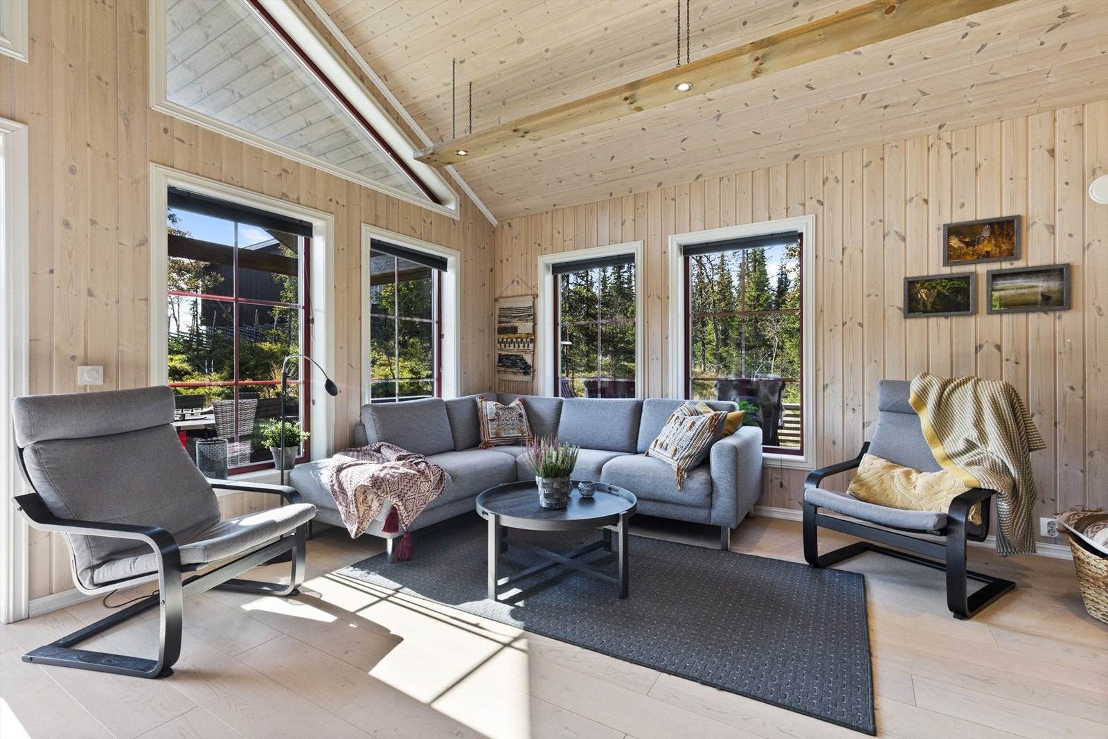 Gulvvarme på bad, wc-rom, stue, kjøkken, gang og entré Galleribilde