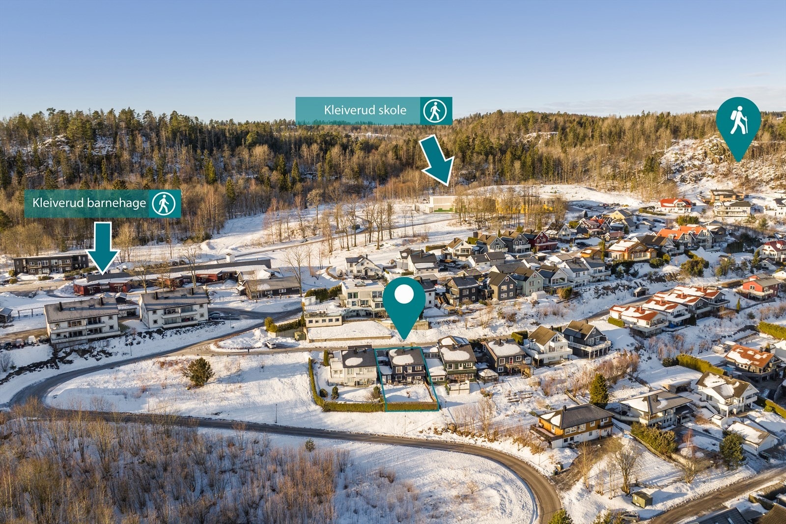 Boligen har en solrik beliggenhet med gangavstand til blant annet barnehage, Kleiverud barneskole og Botnemarka som byr på flotte turmuligheter med topp preparerte skiløyper så fort snøen legger seg. Galleribilde