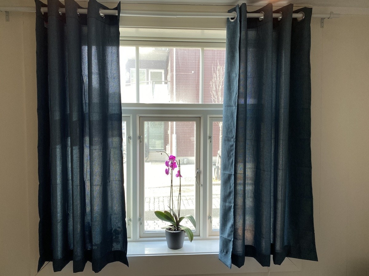 Stort flott vindu på stuen Galleribilde