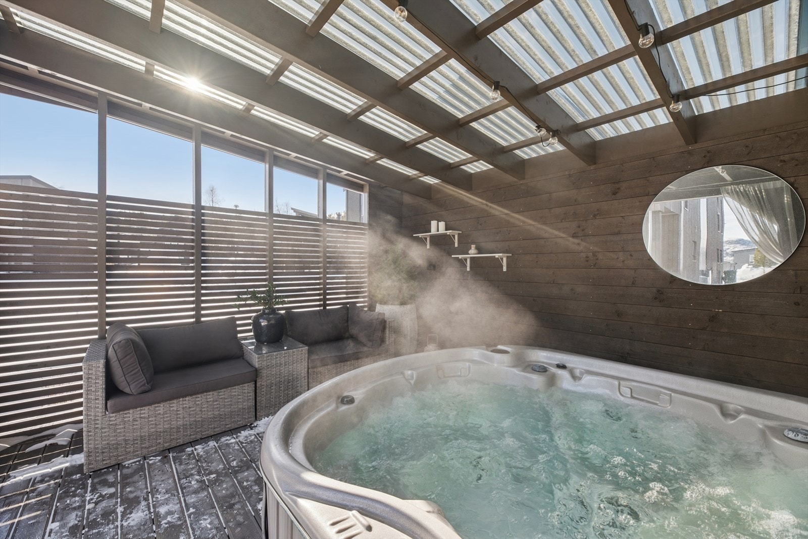 Jacuzzien er et flott sted for å tilbringe tid med familie og venner. Galleribilde