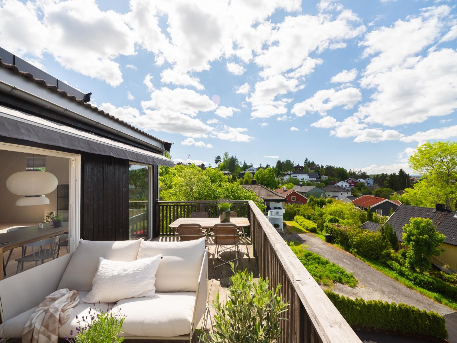 Fra stue og terrasse er det en fantastisk utsikt Galleribilde