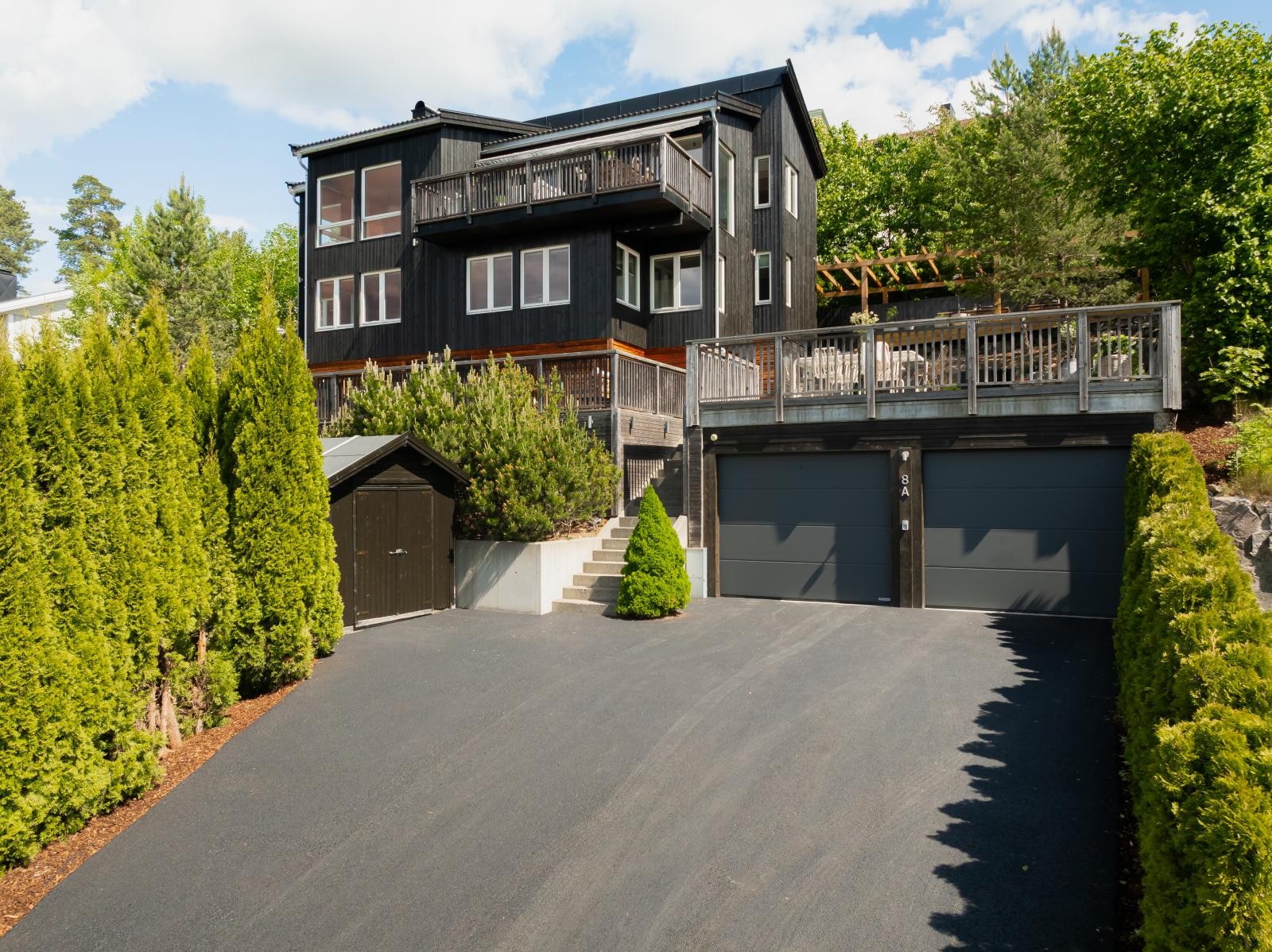 Velkommen til Vestenga 8A, en unik eiendom med en av Tårnåsens bedre beliggenheter Galleribilde