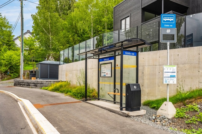 Gode kollektivmuligheter i ummidelbar nærhet fra leiligheten. Galleribilde