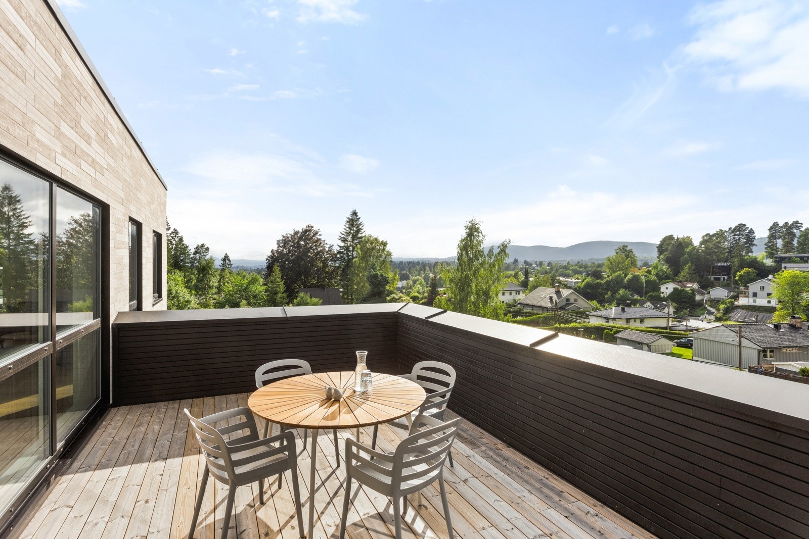 Leiligheten stod ferdig i november 2022, og holder en god standard. Galleribilde