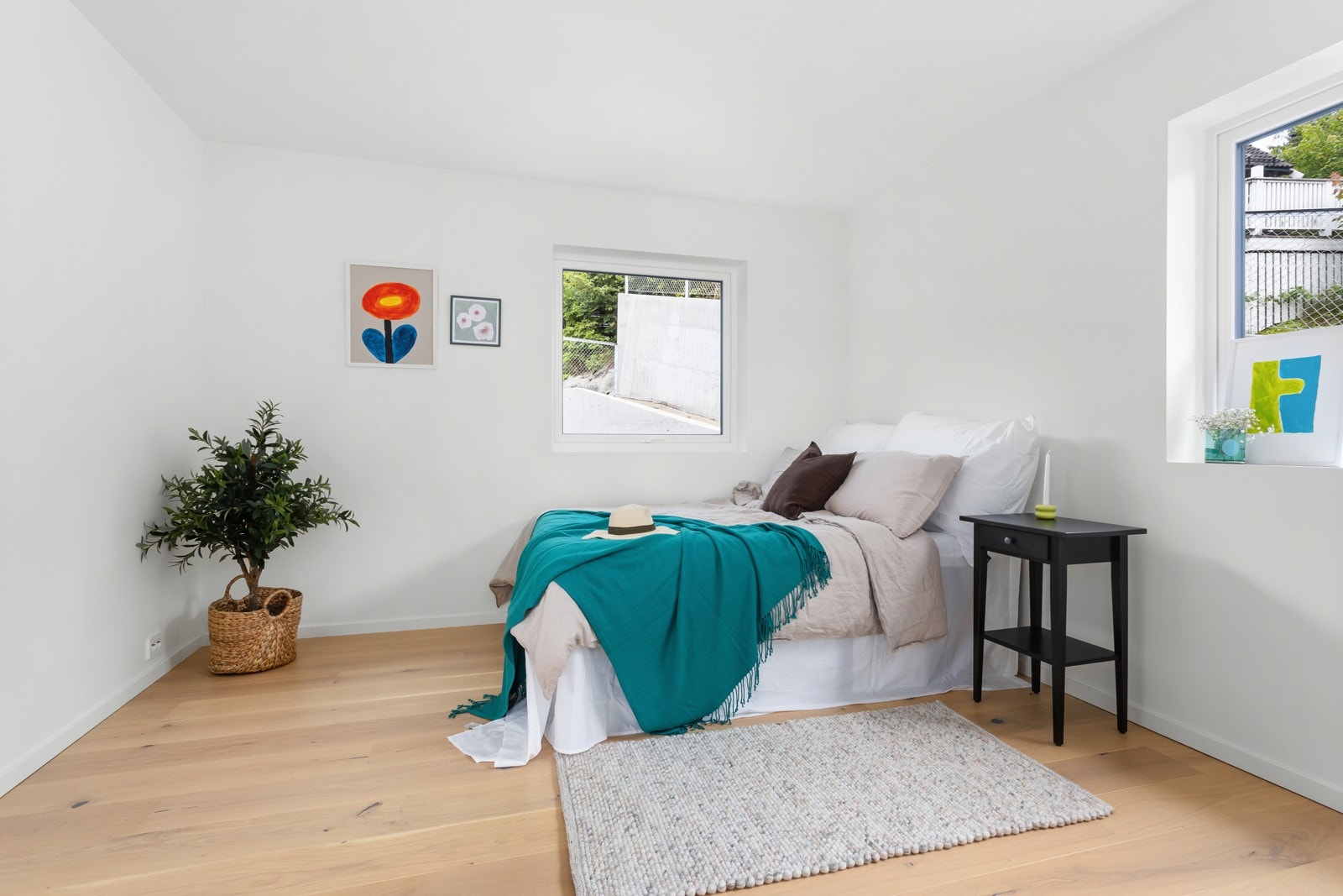 Med tre soverom egner det ene seg ypperlig som gjesterom eller hjemmekontor. Galleribilde